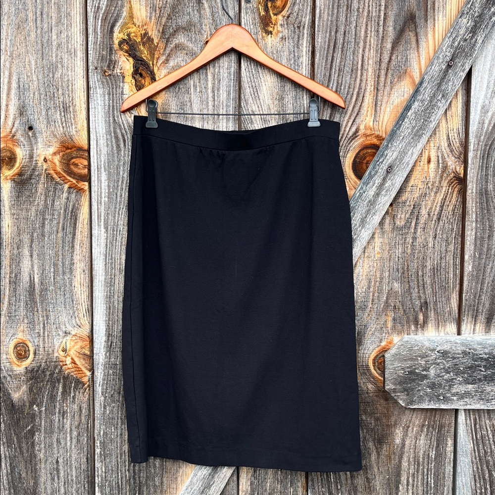 Talbots black skirt size Large. Elastic waist. 2134.